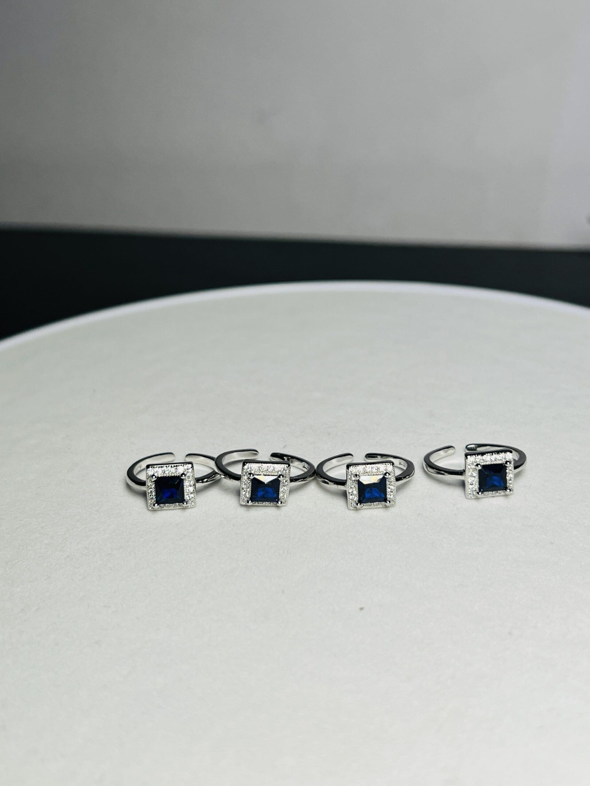 Italian Silver Toe Ring with Blue Square Stone